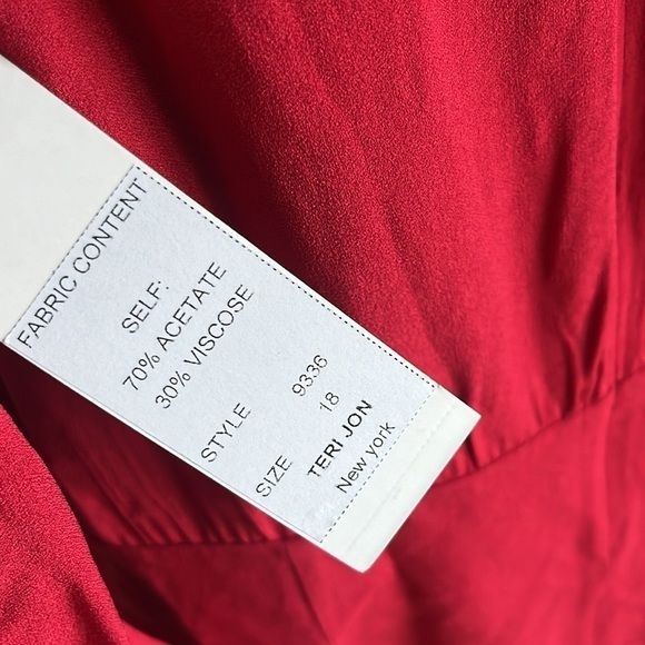 NWT Teri Jon Mock neck Asymmetric Hem Crepe Dress Size 18 - Picture 5 of 7